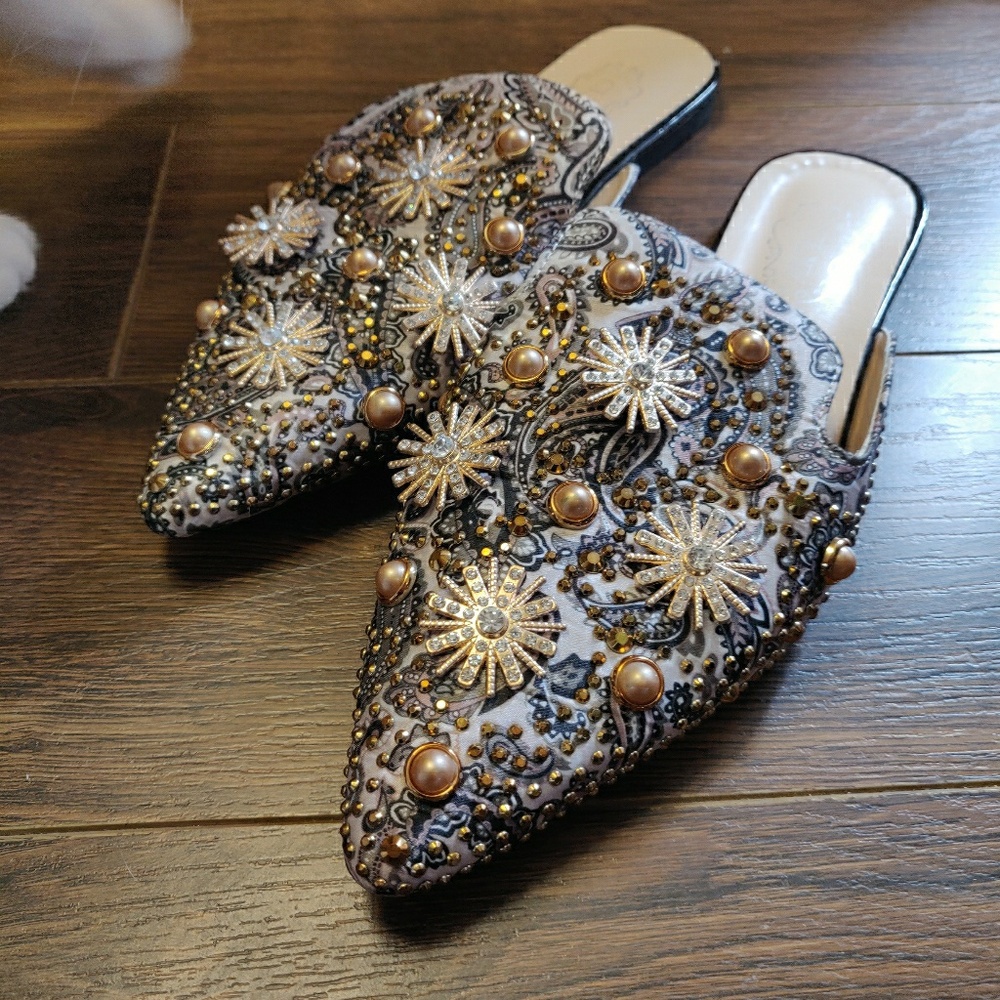 💕HOST PICK-Silver grey and gold embellished Mules